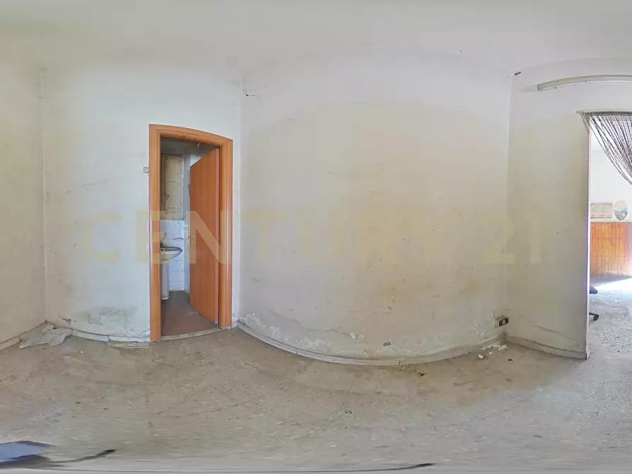 Immagine 23 di Locale commerciale in vendita  in Via del Bosco 107 a Catania