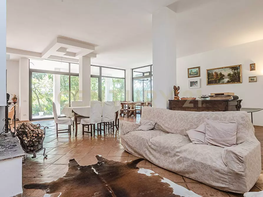 Immagine 24 di Villa in vendita  in Via Spiaggia del Lago 17b a Castel Gandolfo