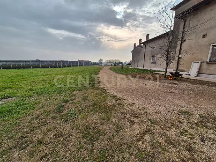 Immagine 4 di Palazzo in vendita  in Via Sasse snc a Verona