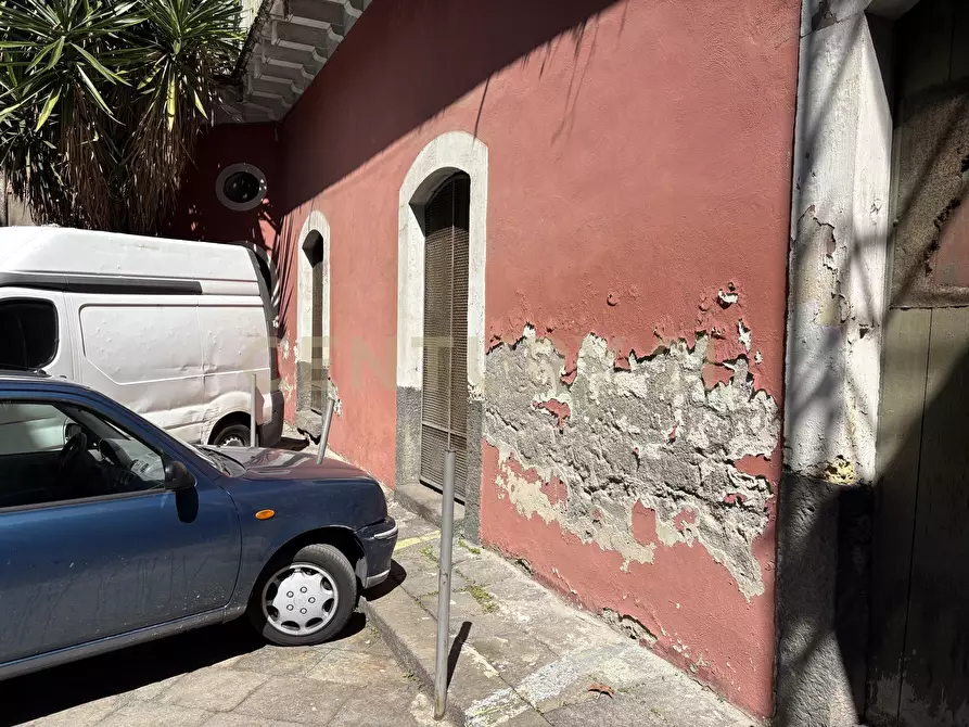 Immagine 33 di Locale commerciale in vendita  in Via 6 Aprile 61 a Catania