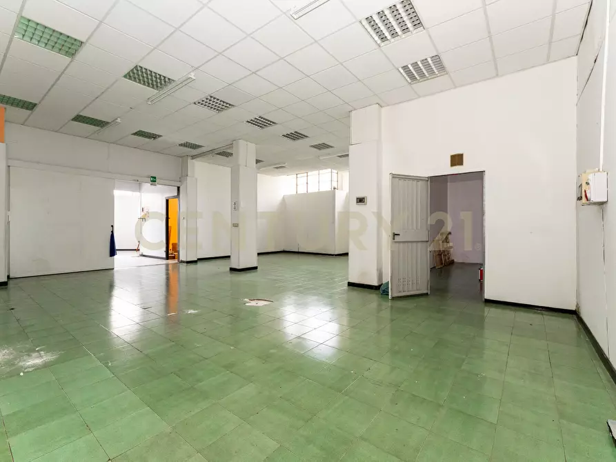 Immagine 35 di Magazzino in vendita  in Via Convento del Carmine 6 a Tremestieri Etneo