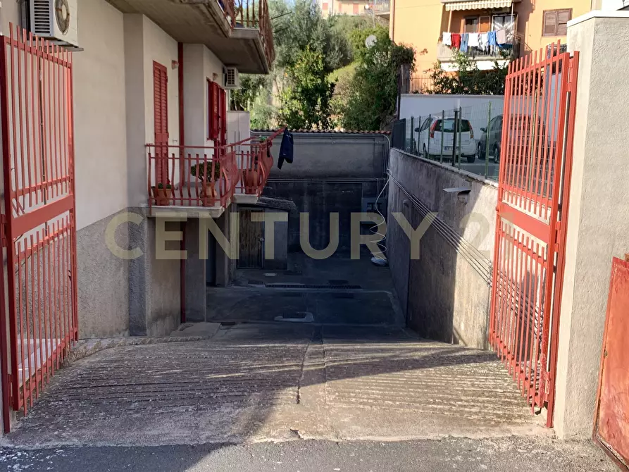 Immagine 1 di Garage in vendita  in Via Riposto 18 a Mascalucia