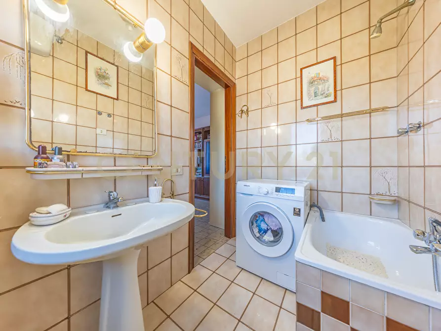 Immagine 26 di Quadrilocale in vendita  in Via Sardegna a Ronciglione