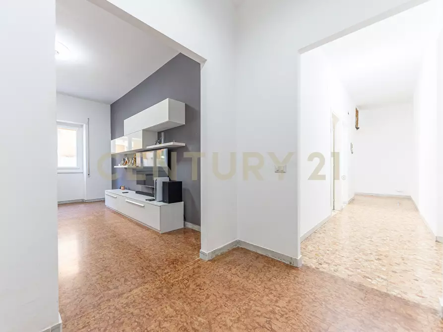 Immagine 11 di Trilocale in vendita  in Via Luigi Rava 9 a Roma