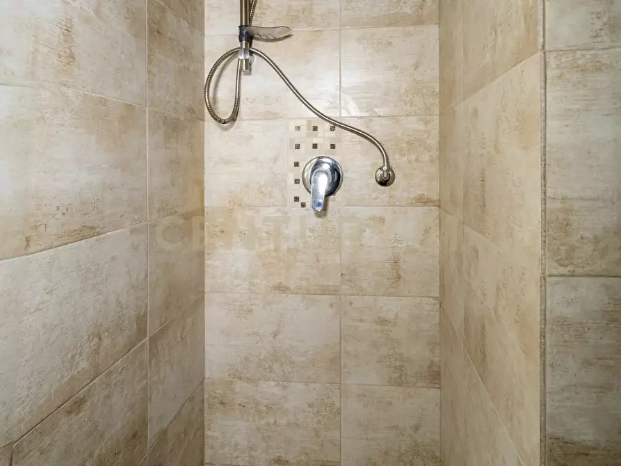 Immagine 51 di Locale commerciale in vendita  in Via Nizzeti 3 a Tremestieri Etneo