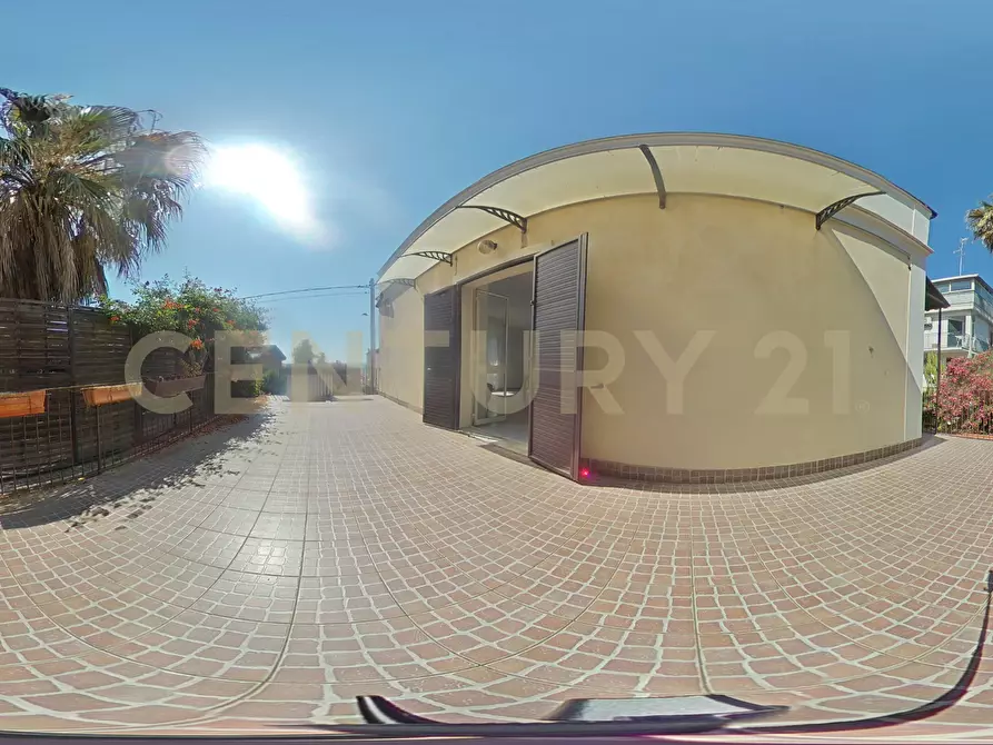 Immagine 55 di Villa in vendita  in Via Livorno 97 a Aci Castello