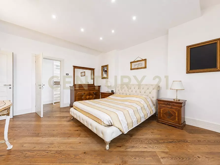 Immagine 22 di Villa in vendita  in Via Caporetto 23 a Anzio