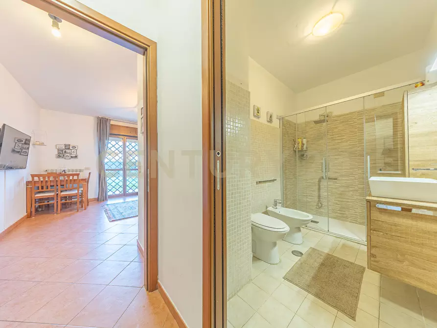 Immagine 14 di Bilocale in vendita  in Via Piero Corti 83 a Roma