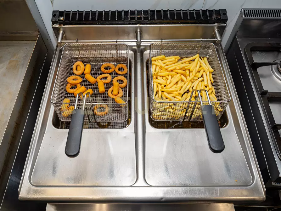 Immagine 30 di Attività commerciale in vendita  in Corso Indipendenza 131 a Catania