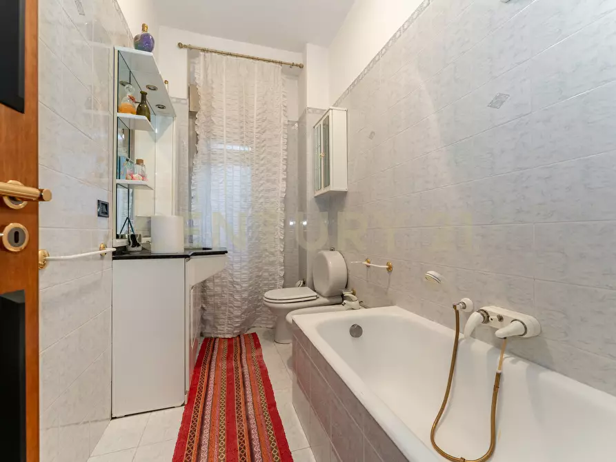 Immagine 19 di Trilocale in vendita  in Via Zuccarelli 70 a Catania