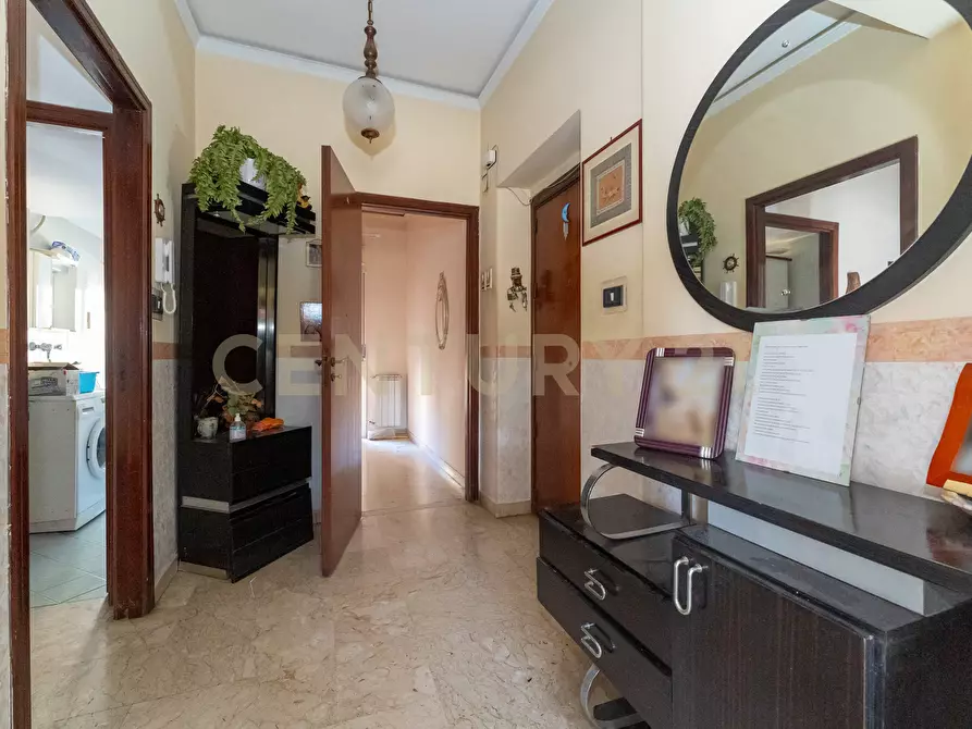 Immagine 13 di Pentalocale in vendita  in Via Fratelli Bandiera 13 a Gravina Di Catania