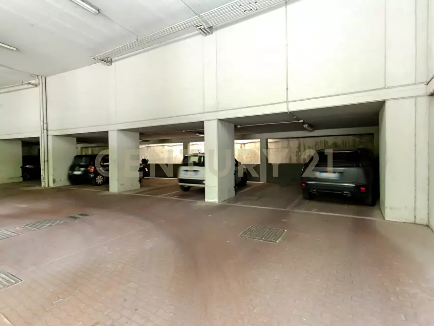 Immagine 9 di Garage in vendita  in Via Paolo Barison 14 a Roma
