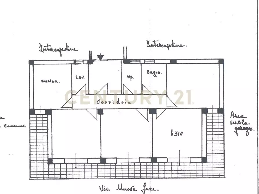 Immagine 30 di Pentalocale in vendita  in Via Carnazza 2 a Tremestieri Etneo
