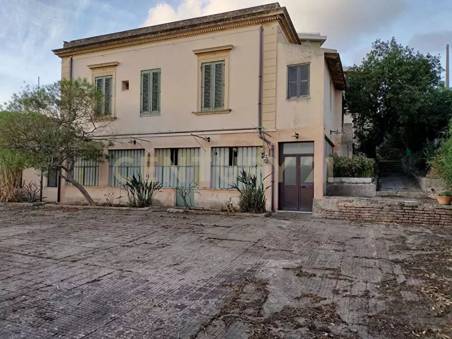 Immagine 25 di Palazzo in vendita  in Viale Regina Margherita 27 a Messina