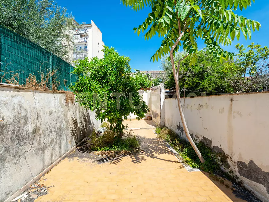 Immagine 35 di Casa indipendente in vendita  in Via Macaluso 9 a Catania