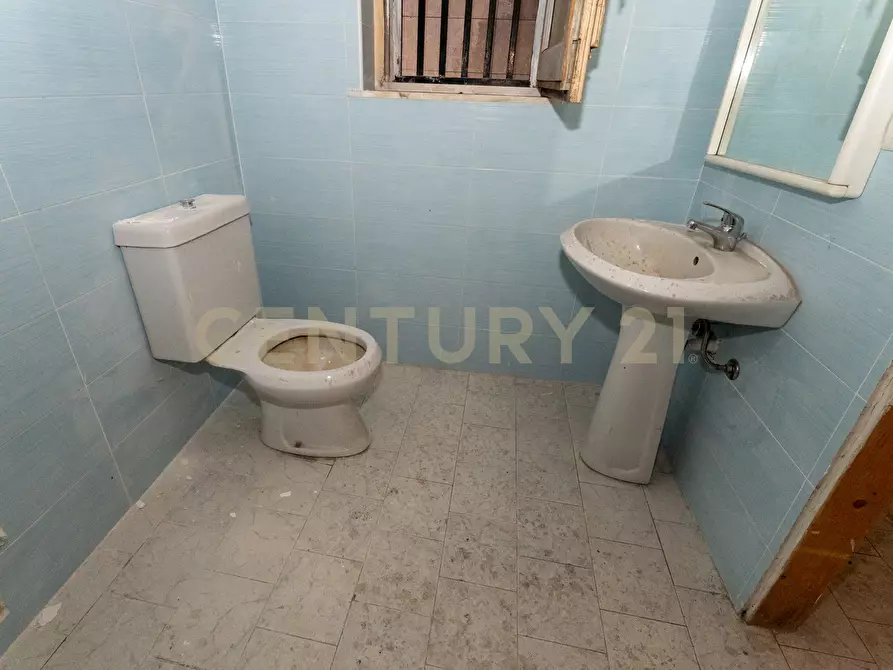 Immagine 38 di Locale commerciale in vendita  in Via Nizzeti 3 a Tremestieri Etneo