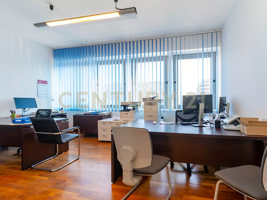 Immagine 16 di Pentalocale in vendita  in Corso Sicilia 64 a Catania