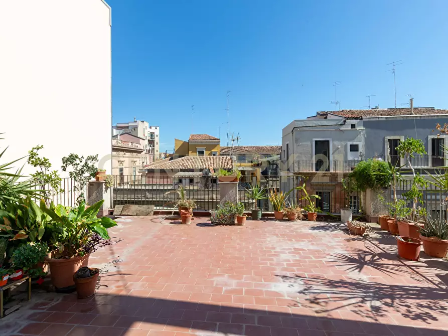 Immagine 43 di Pentalocale in vendita  in Via Etnea 196 a Catania
