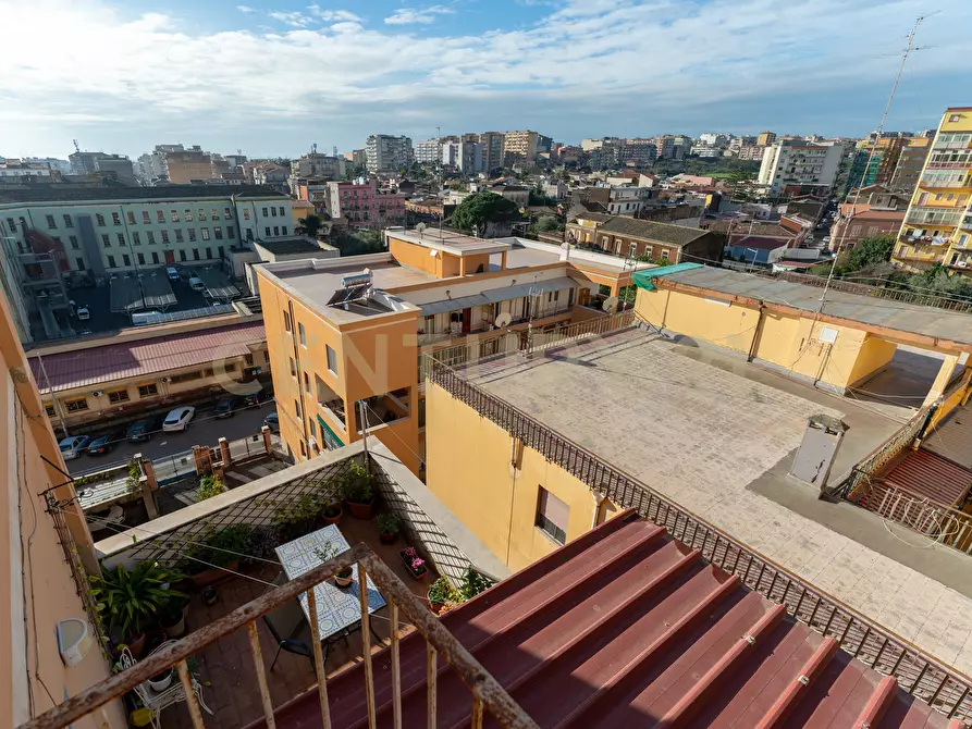 Immagine 16 di Pentalocale in vendita  in Piazza Spedini 8 a Catania