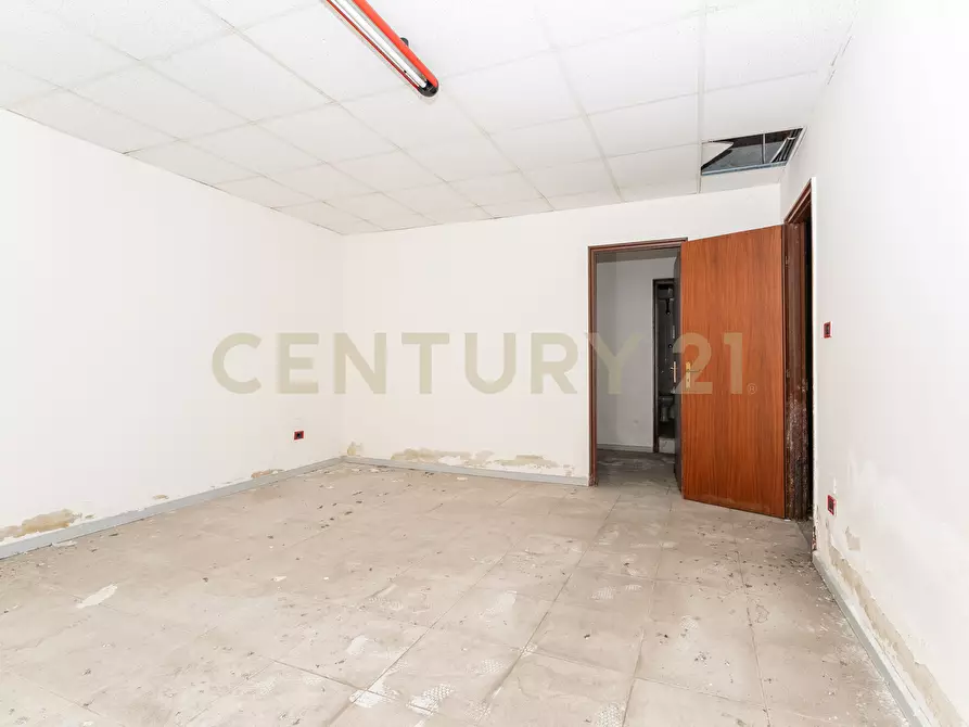 Immagine 15 di Magazzino in vendita  in Via del Bosco 407 a Catania