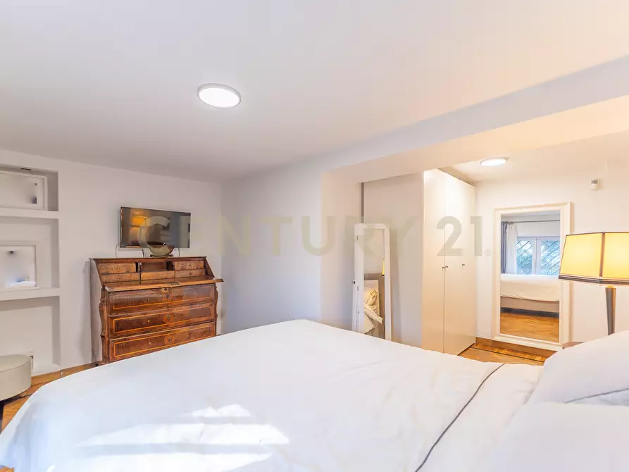 Immagine 54 di Bilocale in vendita  in Via la Sila 14 a Roma