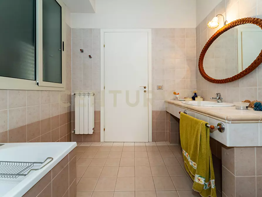 Immagine 31 di Pentalocale in vendita  in Via Archimede sn a Carlentini