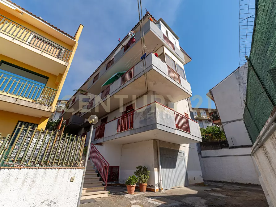 Immagine 3 di Quadrilocale in vendita  in Via Trieste 5 a Aci Castello