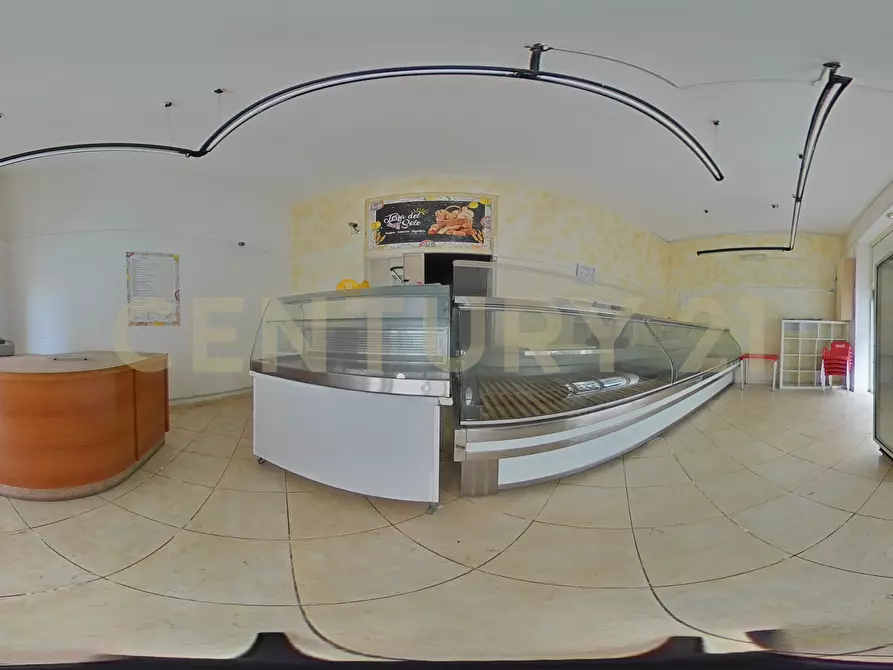 Immagine 43 di Locale commerciale in vendita  in Via Giacomo Leopardi 127 a Catania