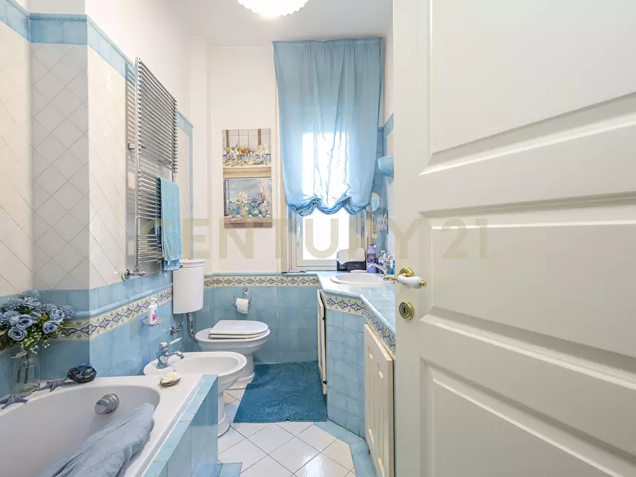 Immagine 18 di Pentalocale in vendita  in Viale Lorenzo Bolano 45 a Catania