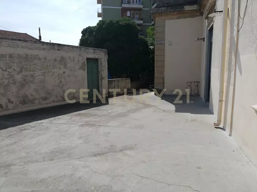 Immagine 18 di Palazzo in vendita  in Viale Regina Margherita 27 a Messina