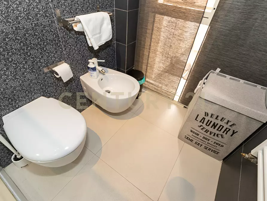 Immagine 39 di Trilocale in vendita  in Via Ruggero Leoncavallo 5 a Catania