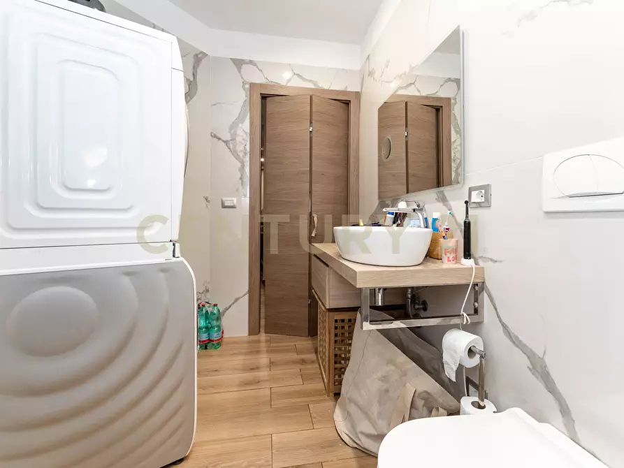 Immagine 29 di Pentalocale in vendita  in Via Lo Jacono Francesco 53 a Sant'agata Li Battiati