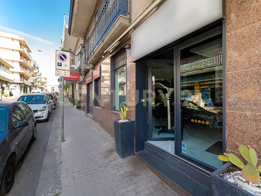 Immagine 7 di Locale commerciale in vendita  in Via Vittorio Emanuele II 113a a Gravina Di Catania