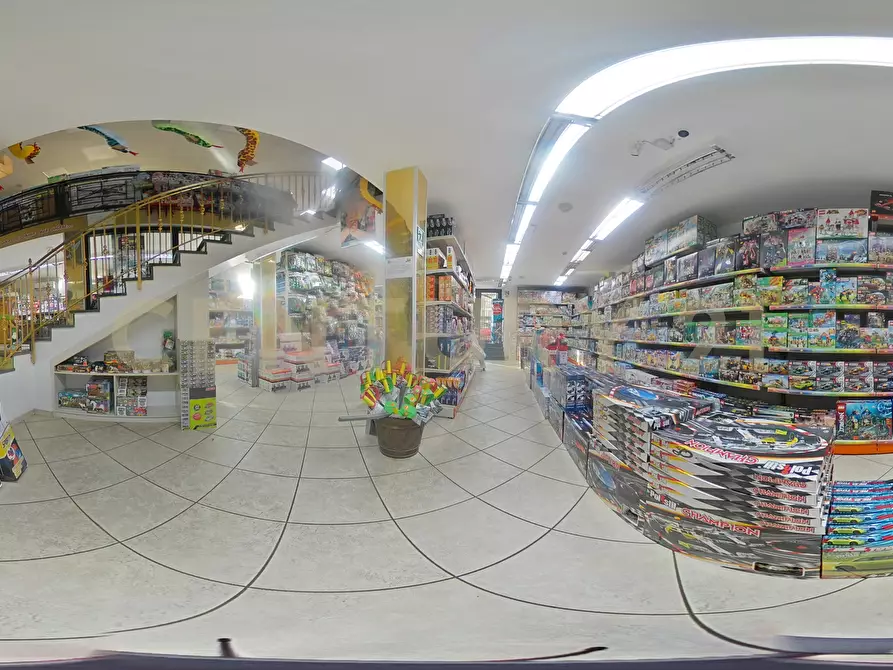 Immagine 54 di Locale commerciale in vendita  in Via Passo Gravina 150 a Catania