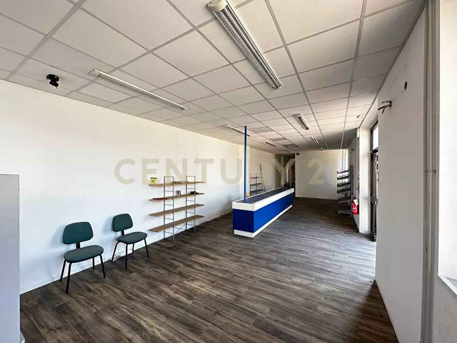 Immagine 20 di Locale commerciale in vendita  in Via Partenope 2 a Anzio