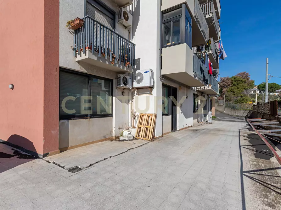 Immagine 4 di Pentalocale in vendita  in Via Pietra dell'Ova 396396 a Tremestieri Etneo