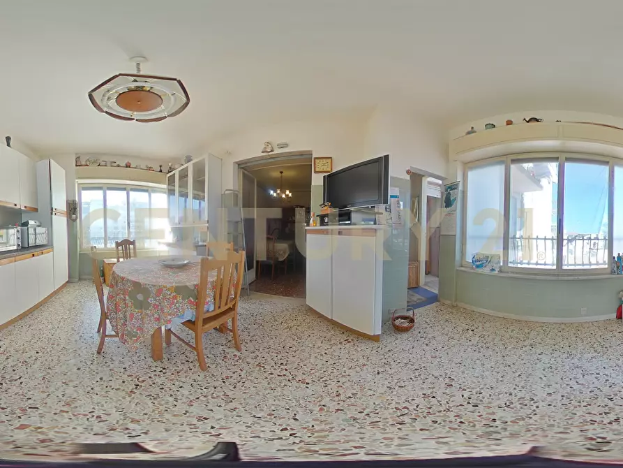 Immagine 42 di Pentalocale in vendita  in Via Messina 523 a Catania