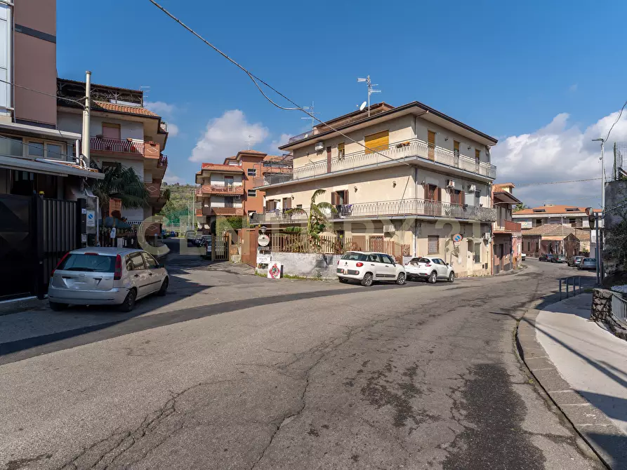 Immagine 2 di Attico in vendita  in Via Finocchiari 12 a Aci Catena