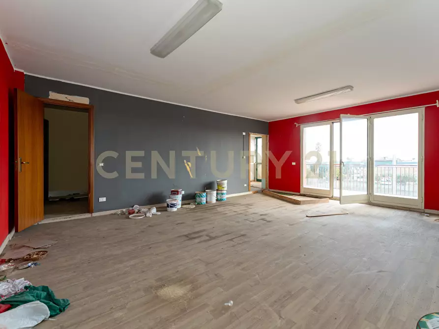 Immagine 43 di Showroom in vendita  in Via delle Scuole 1 a Aci Castello