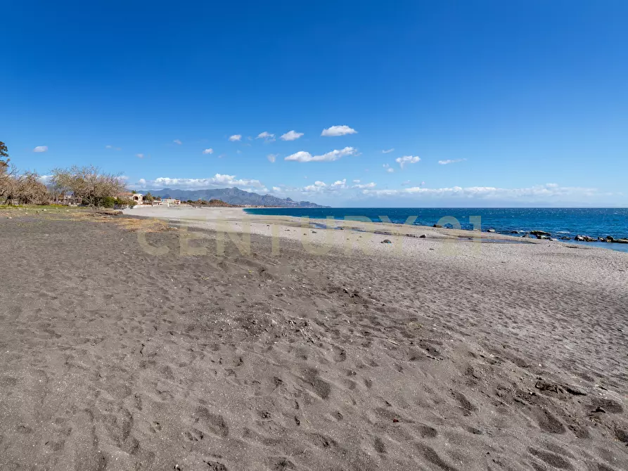 Immagine 35 di Trilocale in vendita  in Via Spiaggia 306 a Catania