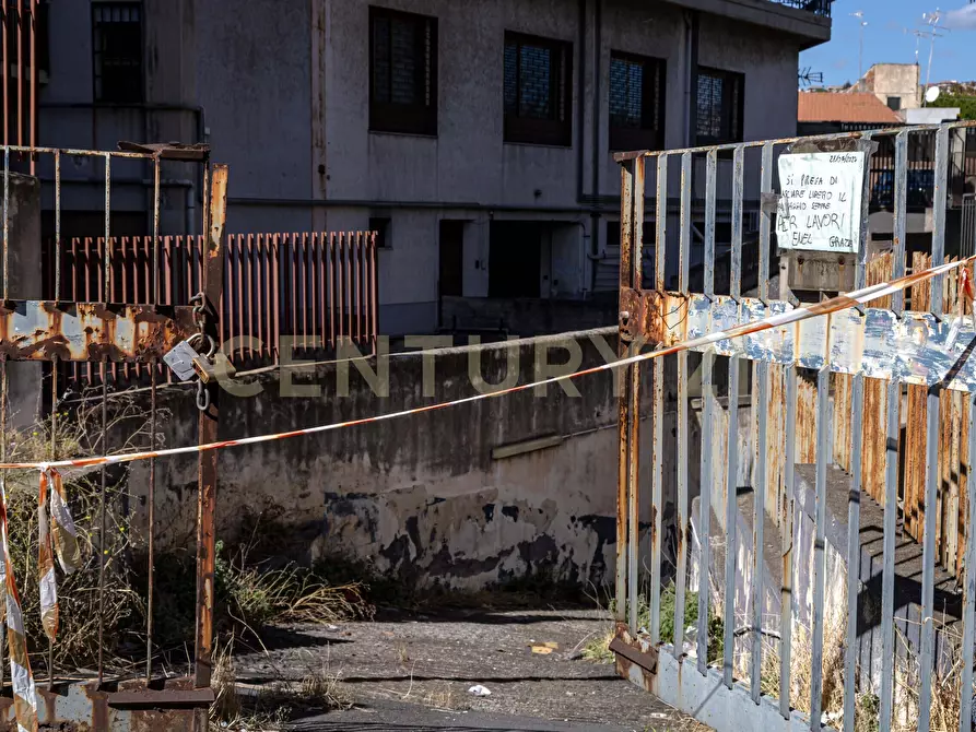 Immagine 4 di Locale commerciale in vendita  in Via Renato Fucini 10 a Catania