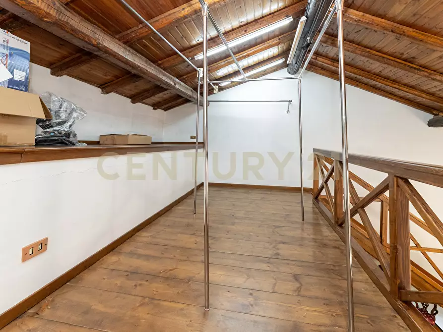 Immagine 28 di Locale commerciale in affitto  in Via Etnea 90 a Mascalucia