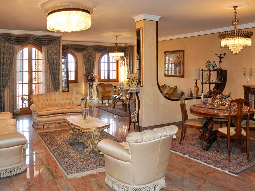 Immagine 15 di Villa in vendita  in Via Musumeci 47 a Giarre