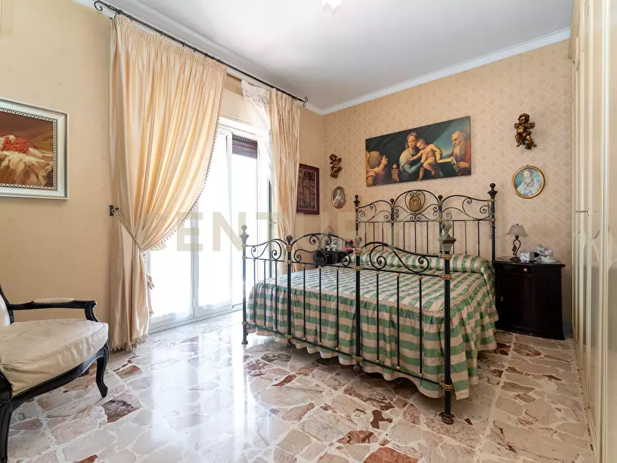Immagine 35 di Pentalocale in vendita  in Via Carrubella 155 a Gravina Di Catania