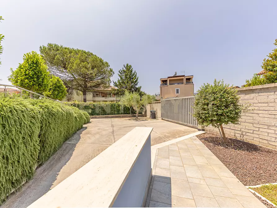 Immagine 5 di Villa in vendita  in Via Palmoli 27 a Roma