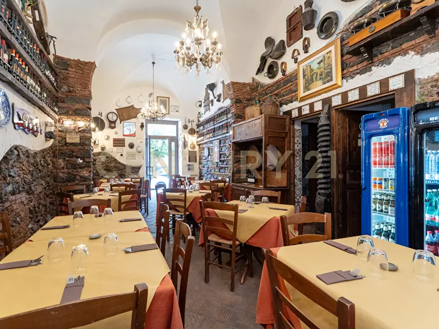 Immagine 40 di Pizzeria / Pub in vendita  in Via Plebiscito 179 a Catania