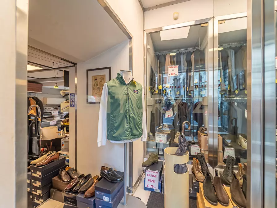 Immagine 8 di Attività commerciale in vendita  in Viale Liegi 49 a Roma