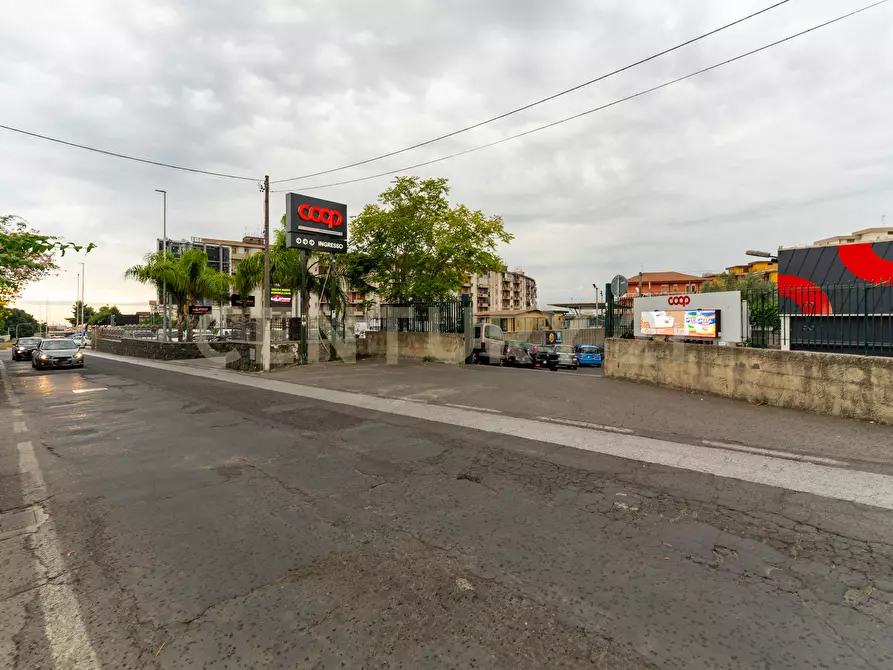 Immagine 3 di Locale commerciale in vendita  in Via Galermo 185 a Catania