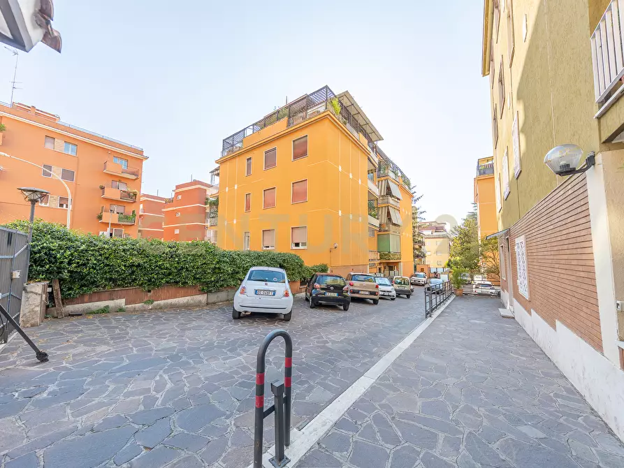 Immagine 30 di Bilocale in vendita  in Via Michelangelo Pinto 3 a Roma