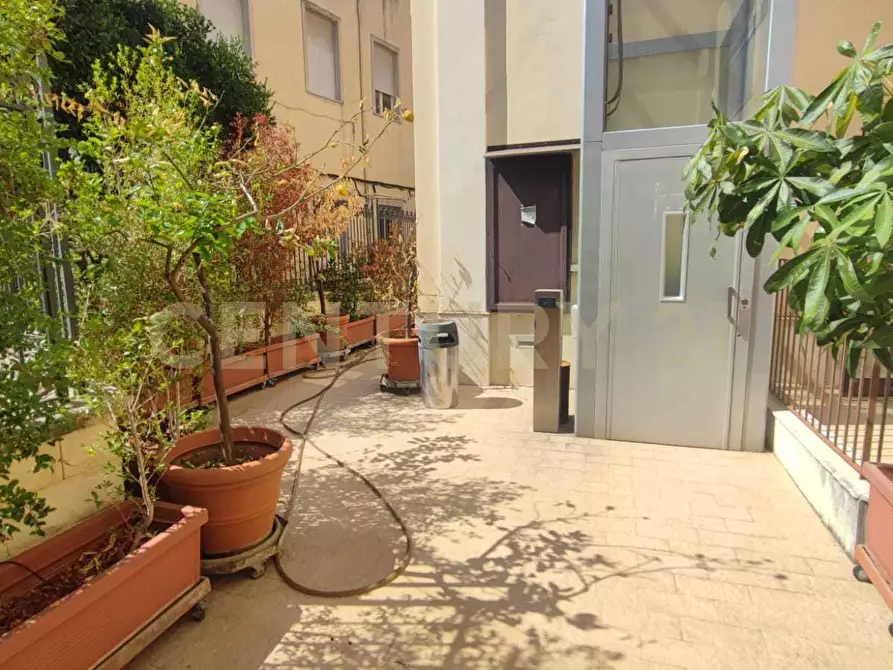 Immagine 6 di Palazzo in vendita  a Messina